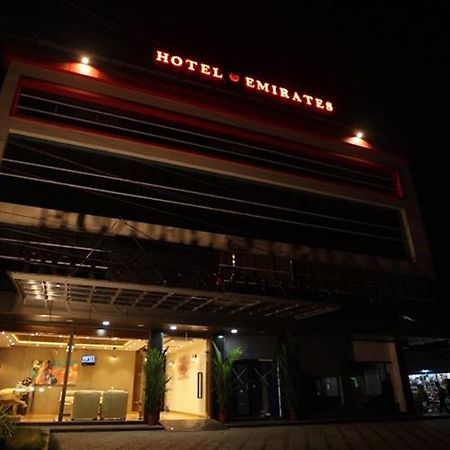 Hotel Emirates Kannangad Zewnętrze zdjęcie