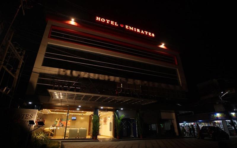 Hotel Emirates Kannangad Zewnętrze zdjęcie